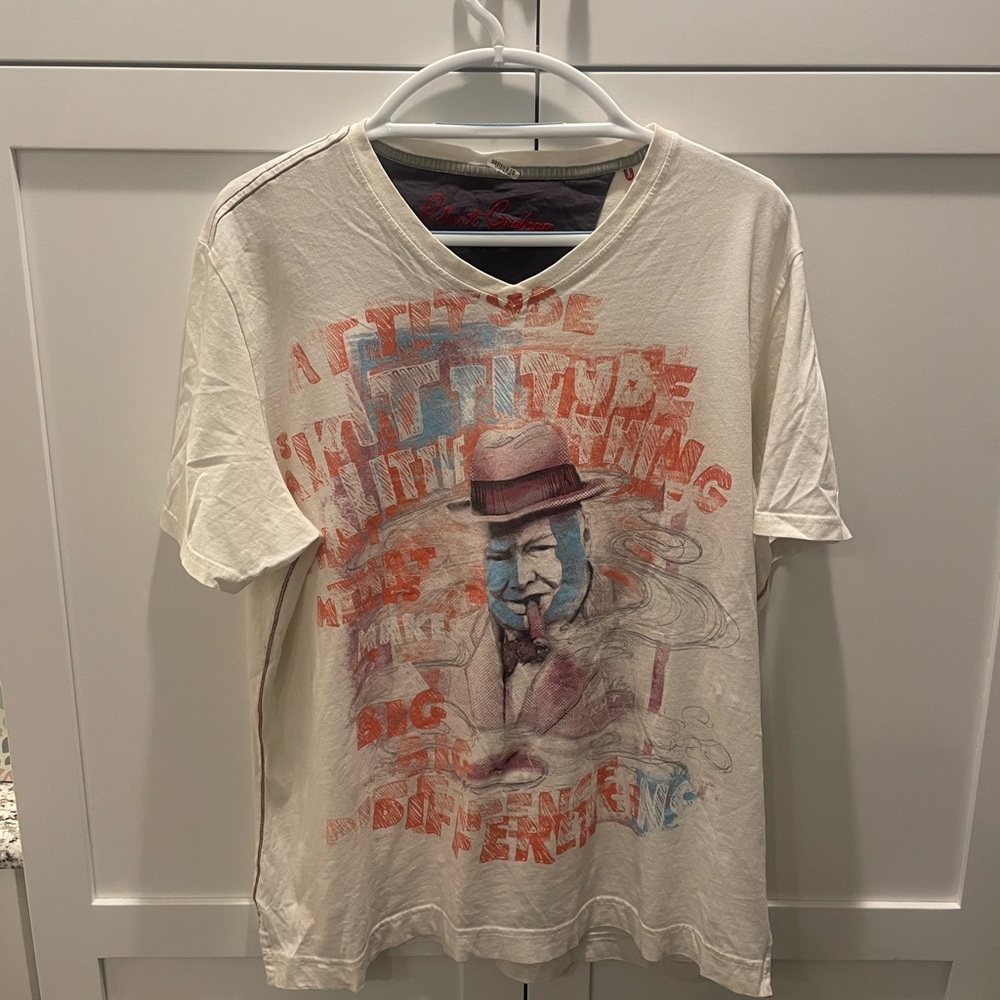 Robert Graham v neck tshirt